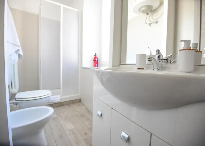 La Casa Dei Laghi 1 - Near Jrc & Leonardo 公寓 *